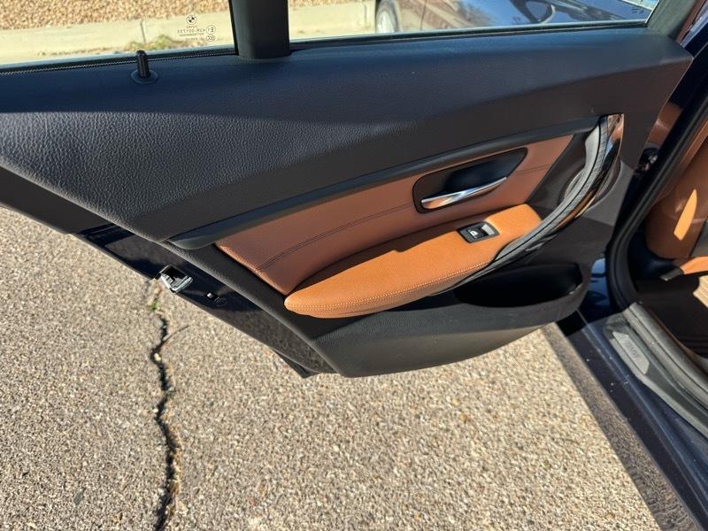 BMW 3 Series 4dr Sdn 328i RWD 2012