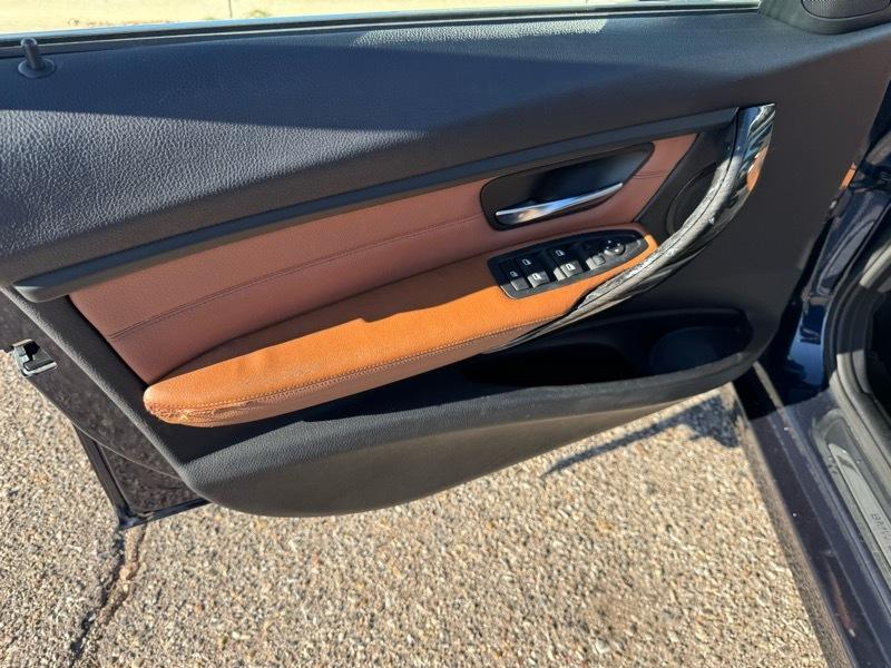 BMW 3 Series 4dr Sdn 328i RWD 2012