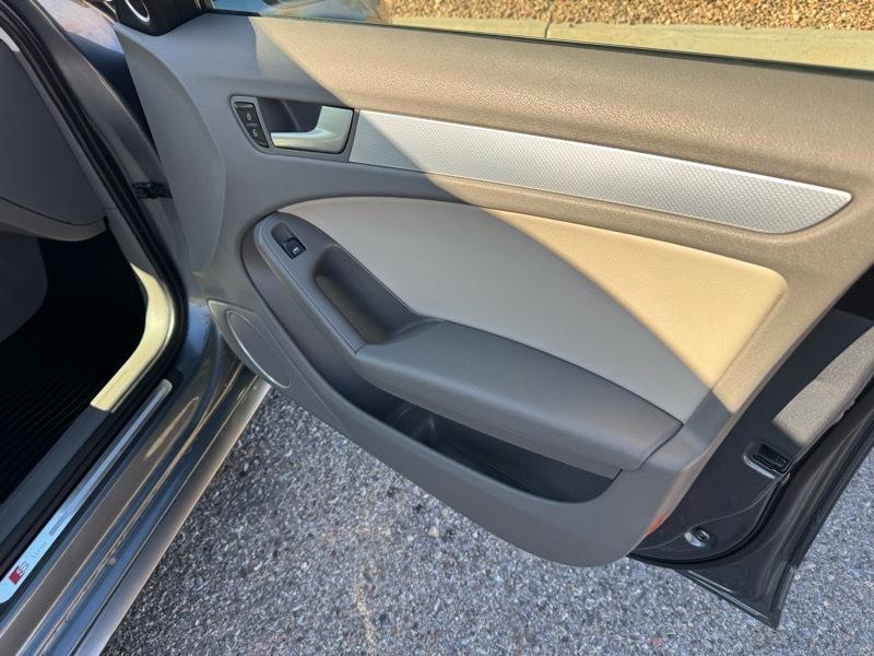 Audi A4 4dr Avant Wgn Auto quattro 2.0T Premium Plus 2012