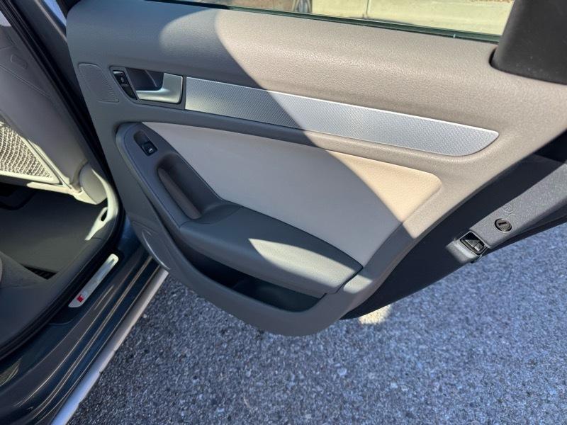 Audi A4 4dr Avant Wgn Auto quattro 2.0T Premium Plus 2012