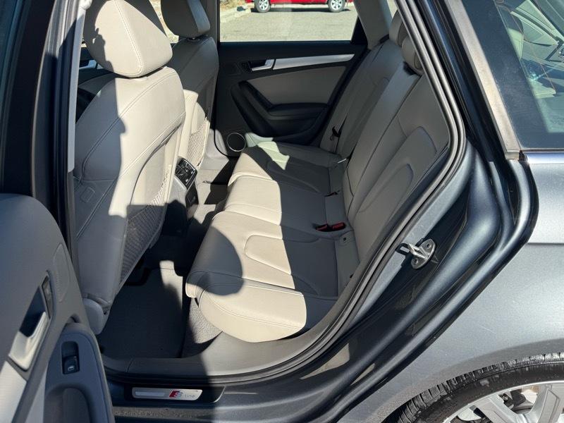 Audi A4 4dr Avant Wgn Auto quattro 2.0T Premium Plus 2012