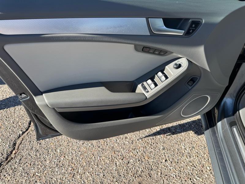 Audi A4 4dr Avant Wgn Auto quattro 2.0T Premium Plus 2012