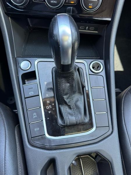 Volkswagen Jetta R-Line Auto w/SULEV 2020