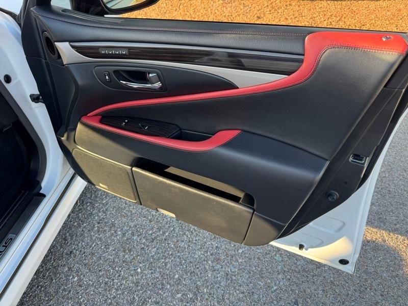 Lexus LS 460 4dr Sdn Crafted Line RWD 2015