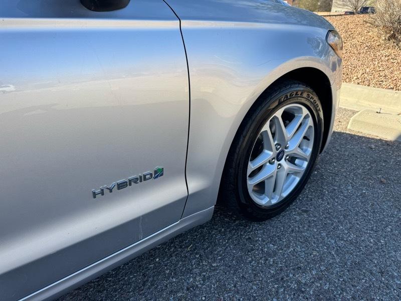 Ford Fusion Hybrid SE FWD 2017