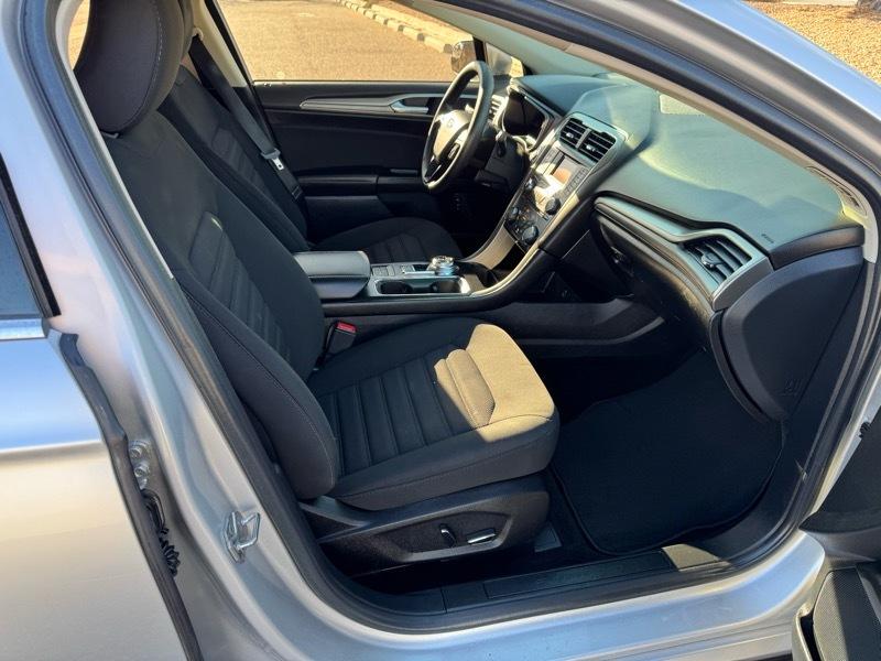 Ford Fusion Hybrid SE FWD 2017