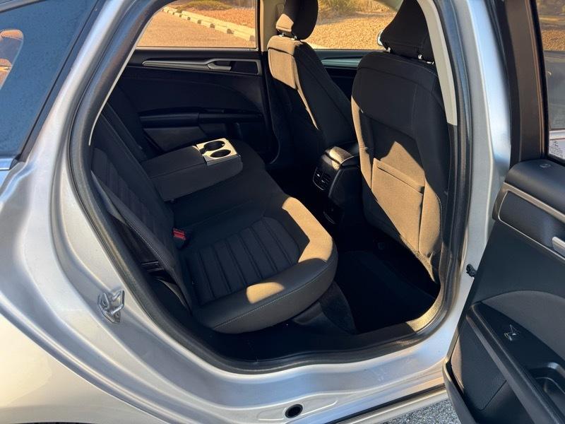 Ford Fusion Hybrid SE FWD 2017