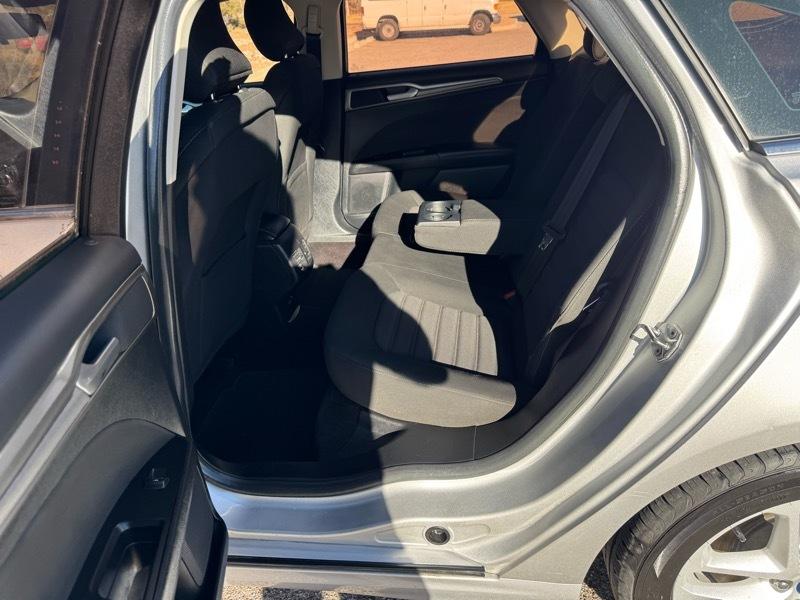 Ford Fusion Hybrid SE FWD 2017