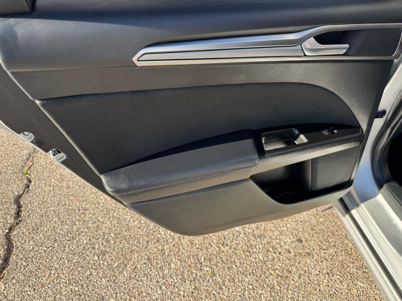 Ford Fusion Hybrid SE FWD 2017