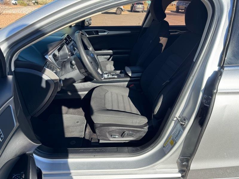 Ford Fusion Hybrid SE FWD 2017