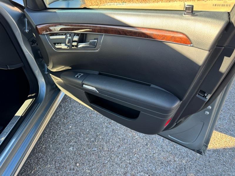 Mercedes-Benz S-Class 4dr Sdn 5.5L V8 RWD 2008