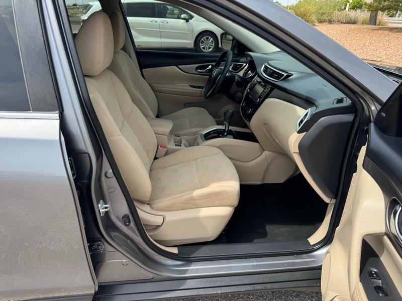 Nissan Rogue AWD 4dr SV 2016