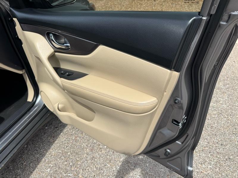 Nissan Rogue AWD 4dr SV 2016