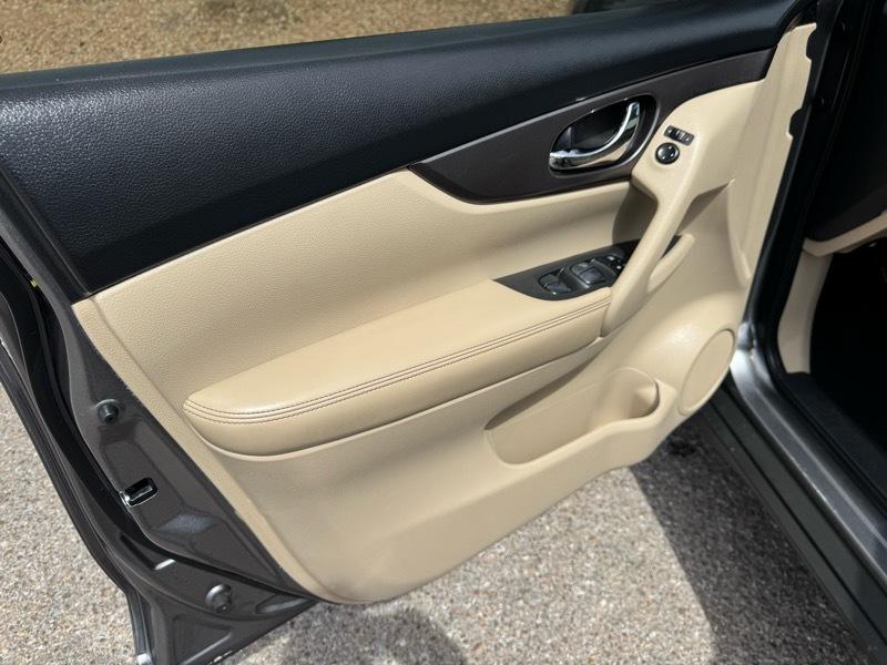 Nissan Rogue AWD 4dr SV 2016