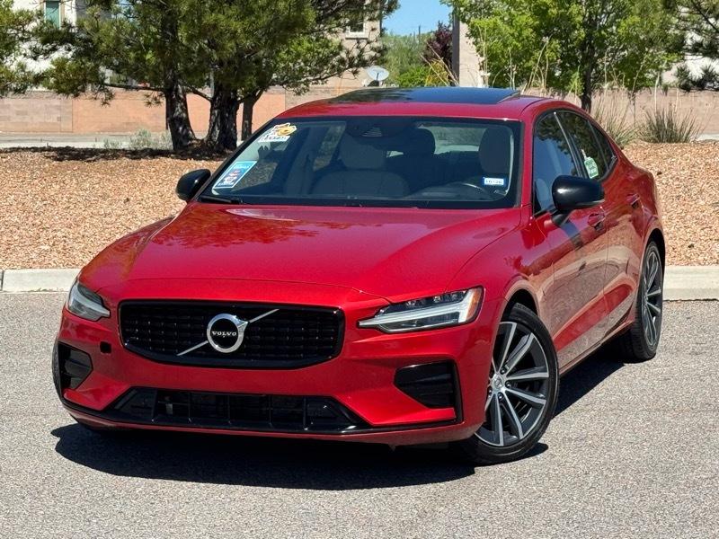 2022 Volvo S60 B5 AWD Black Edition Momentum