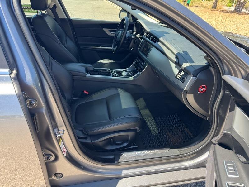 Jaguar XF 4dr Sdn 35t Premium RWD 2016