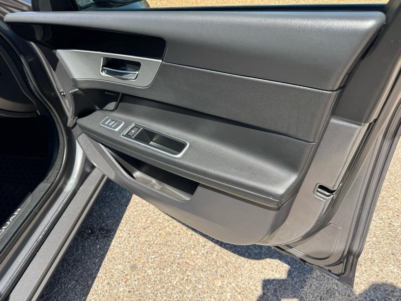 Jaguar XF 4dr Sdn 35t Premium RWD 2016