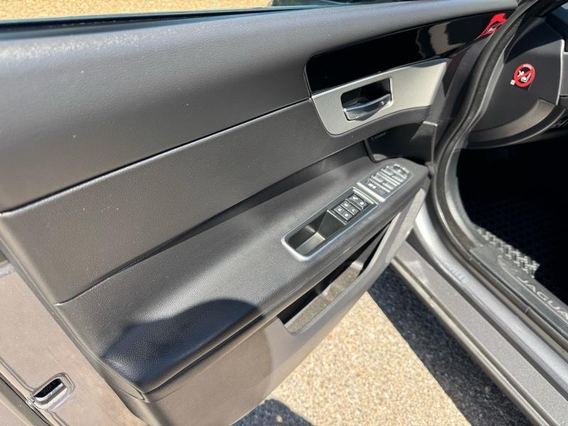 Jaguar XF 4dr Sdn 35t Premium RWD 2016