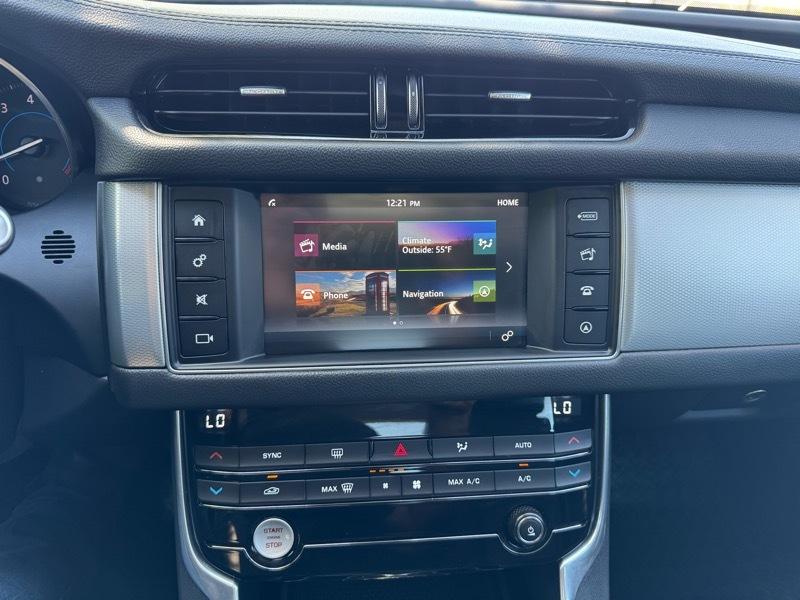 Jaguar XF 4dr Sdn 35t Premium RWD 2016