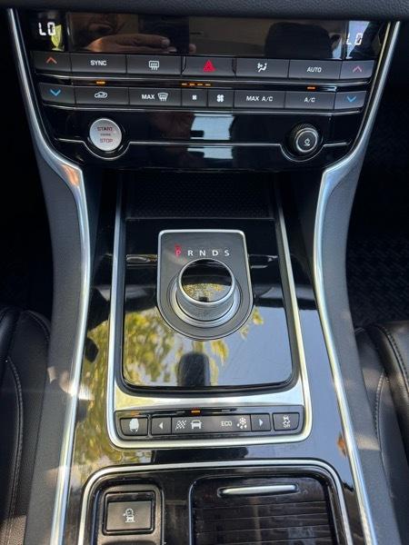 Jaguar XF 4dr Sdn 35t Premium RWD 2016