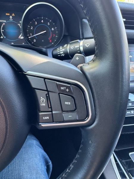 Jaguar XF 4dr Sdn 35t Premium RWD 2016