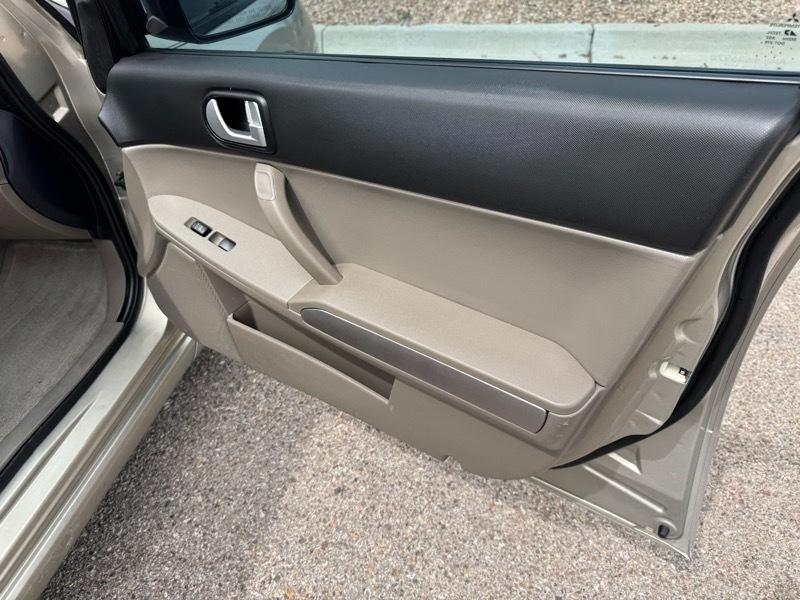 Mitsubishi Galant 4dr Sdn ES 2.4L Auto 2006