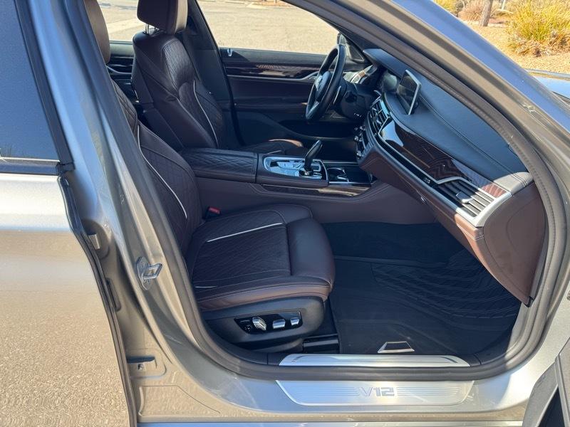 BMW 7 Series M760i xDrive Sedan 2022