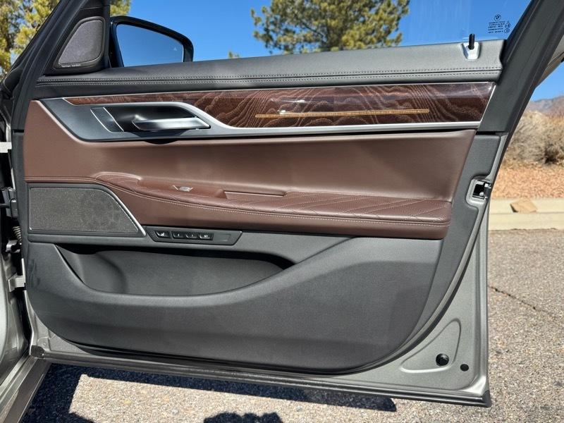 BMW 7 Series M760i xDrive Sedan 2022