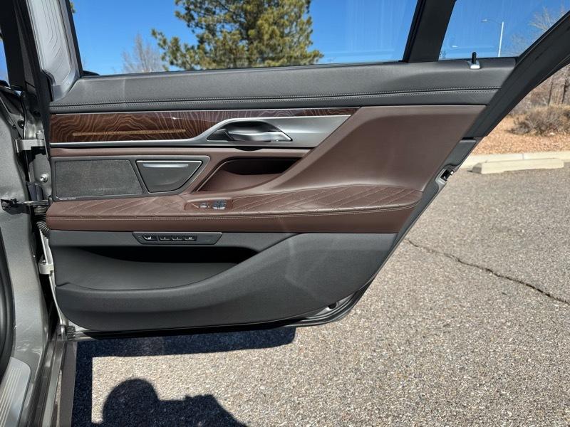 BMW 7 Series M760i xDrive Sedan 2022