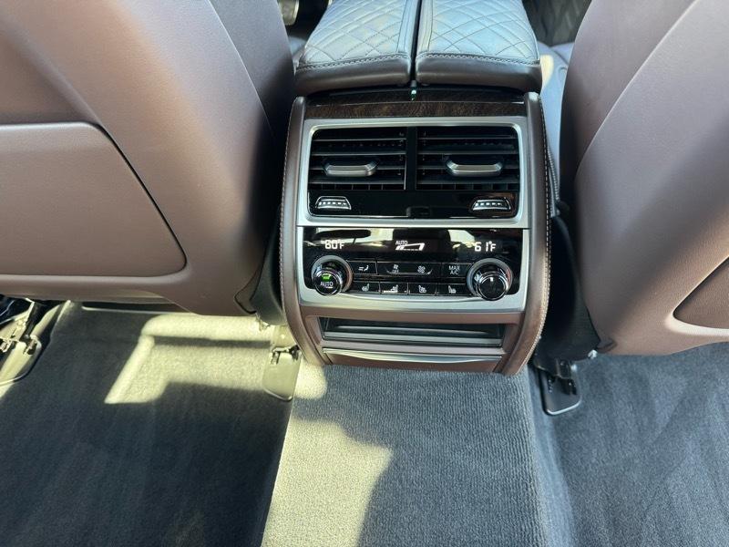 BMW 7 Series M760i xDrive Sedan 2022