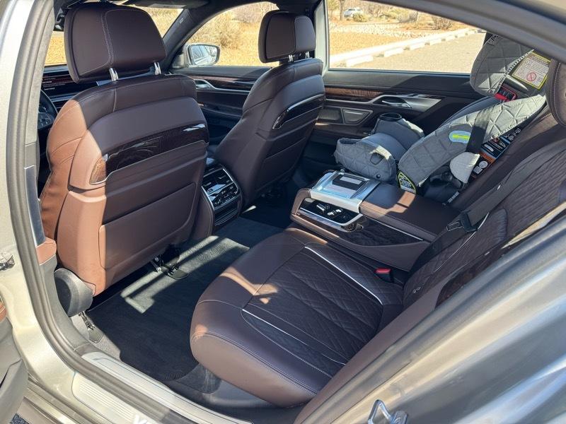 BMW 7 Series M760i xDrive Sedan 2022