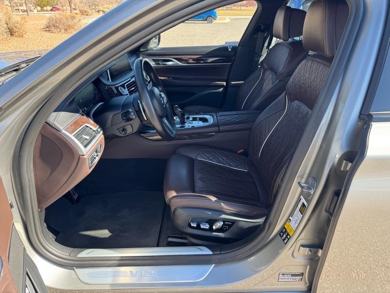 BMW 7 Series M760i xDrive Sedan 2022