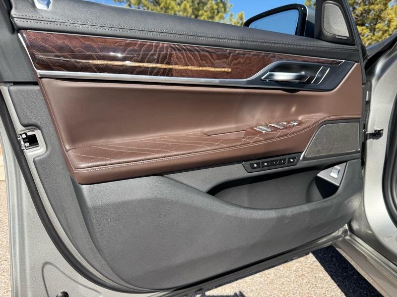 BMW 7 Series M760i xDrive Sedan 2022