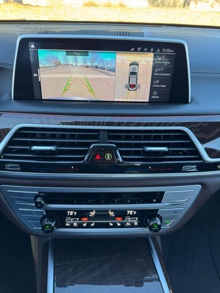 BMW 7 Series M760i xDrive Sedan 2022