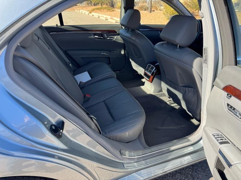 Mercedes-Benz S-Class 4dr Sdn 5.5L V8 RWD 2007