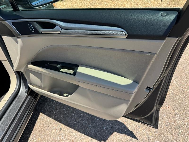 Ford Fusion Hybrid SE FWD 2019