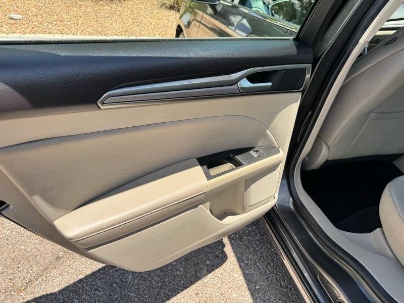 Ford Fusion Hybrid SE FWD 2019