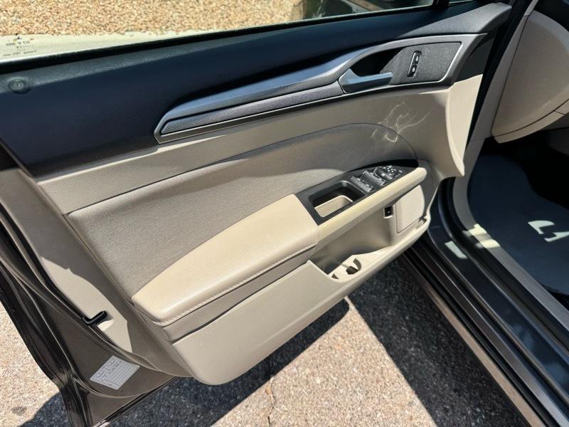 Ford Fusion Hybrid SE FWD 2019