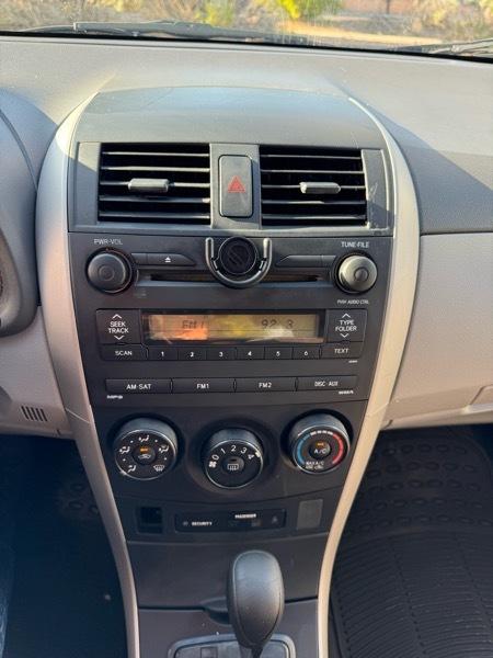 Toyota Corolla 4dr Sdn Auto LE (Natl) 2009