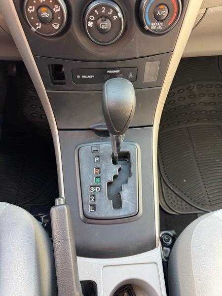 Toyota Corolla 4dr Sdn Auto LE (Natl) 2009