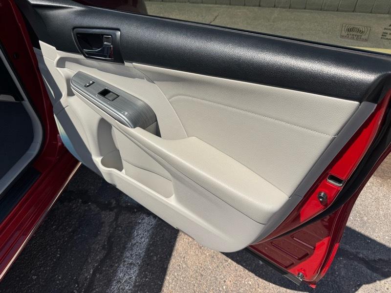 Toyota Camry Hybrid 4dr Sdn XLE (Natl) 2013