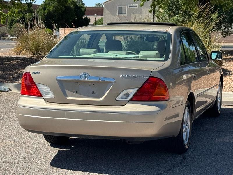 Toyota Avalon 4dr Sdn XLS w/Bucket Seats (Natl) 2001
