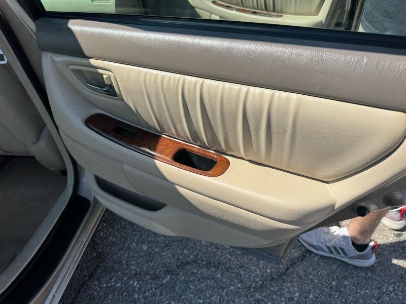 Toyota Avalon 4dr Sdn XLS w/Bucket Seats (Natl) 2001