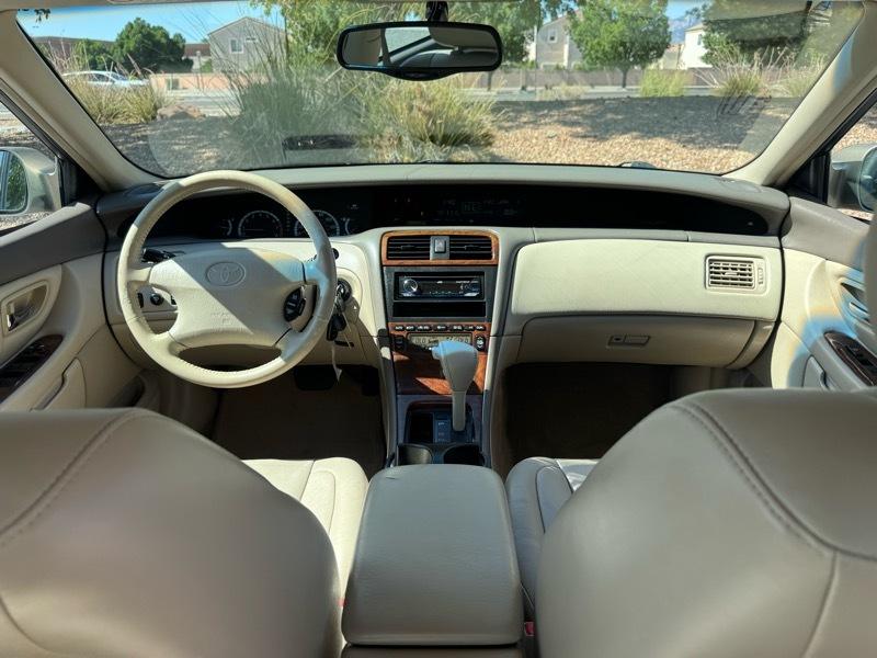 Toyota Avalon 4dr Sdn XLS w/Bucket Seats (Natl) 2001
