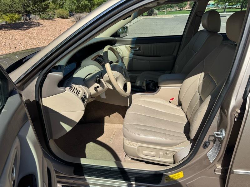Toyota Avalon 4dr Sdn XLS w/Bucket Seats (Natl) 2001