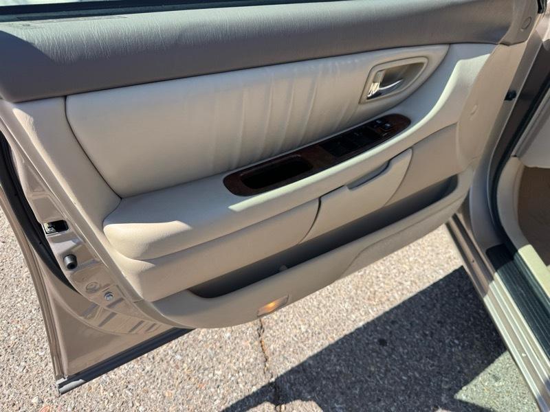 Toyota Avalon 4dr Sdn XLS w/Bucket Seats (Natl) 2001