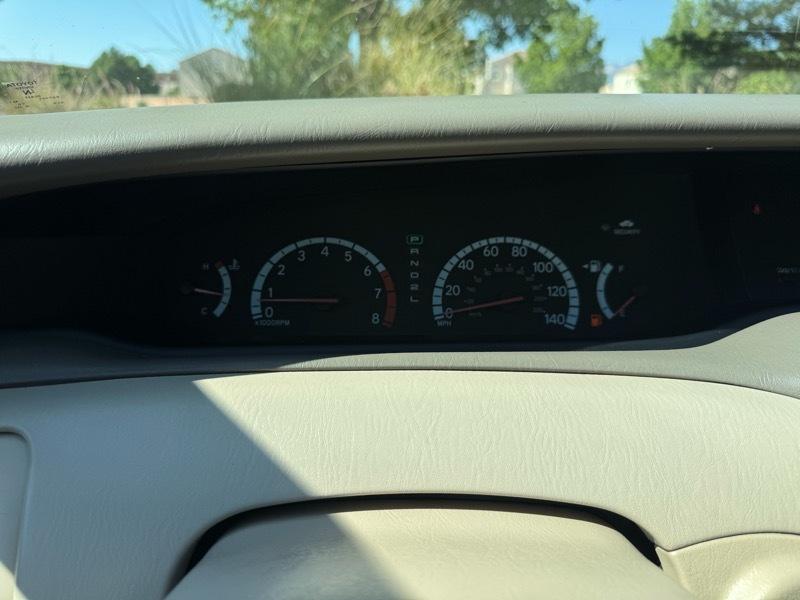 Toyota Avalon 4dr Sdn XLS w/Bucket Seats (Natl) 2001