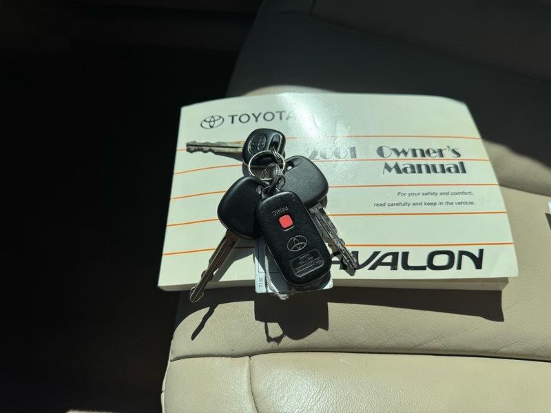 Toyota Avalon 4dr Sdn XLS w/Bucket Seats (Natl) 2001