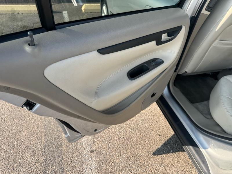 Volvo S60 2.4L Auto w/Sunroof 2002