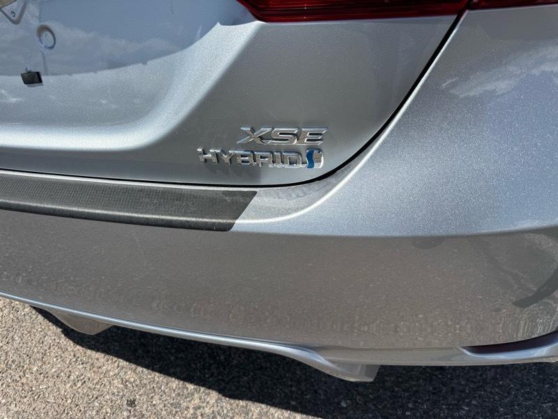 Toyota Camry Hybrid XSE CVT (Natl) 2023